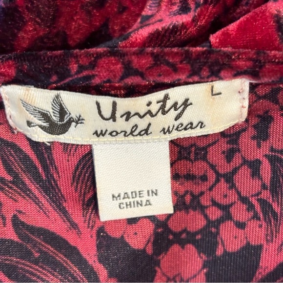 🛍️3/$30 Unity world wear women’s red empire waist  pullover velvet top Large - Picture 8 of 10